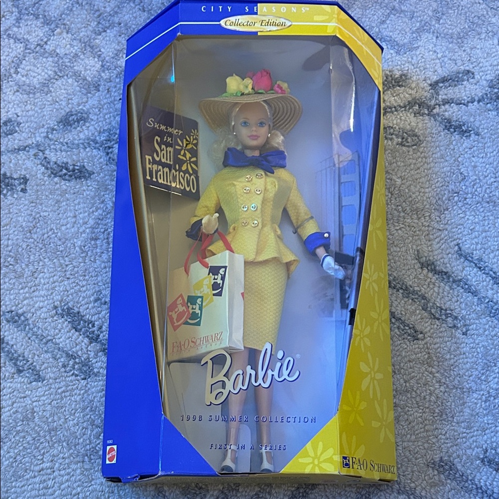 Barbie City Seasons Collector Edition in Yellow Outfit